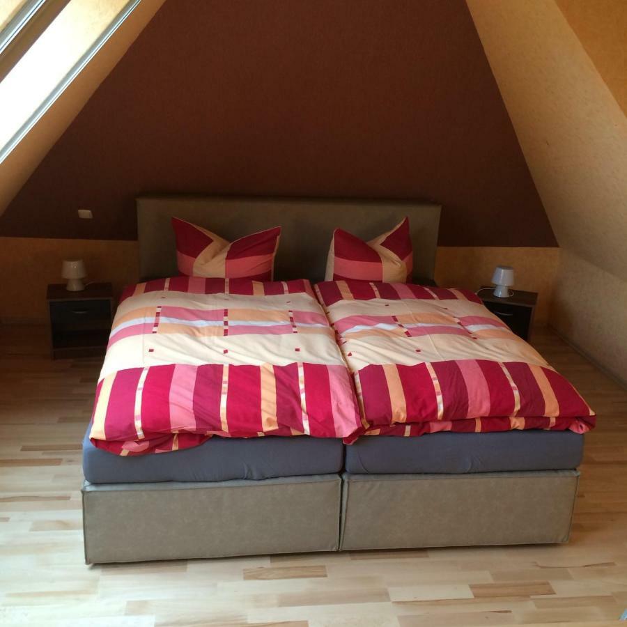 Moderne Maisonette-Wohnung Am Karpfenteich; Modern Apartment With View Of The Carp Pond Barmstedt Exterior foto