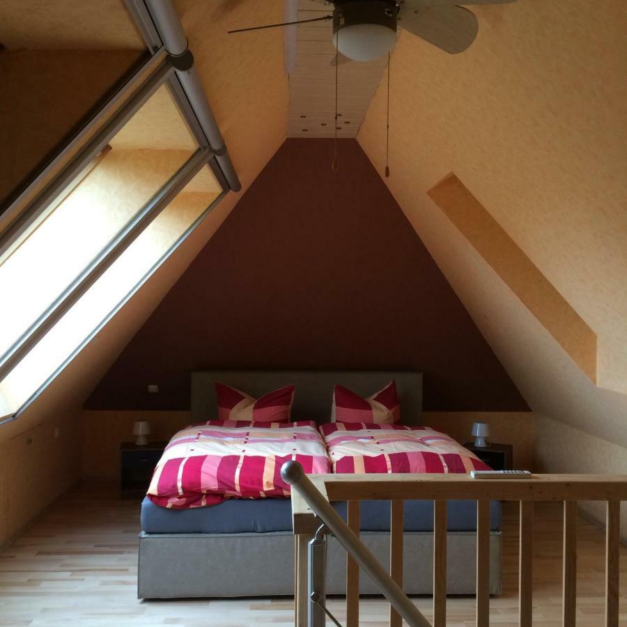 Moderne Maisonette-Wohnung Am Karpfenteich; Modern Apartment With View Of The Carp Pond Barmstedt Exterior foto